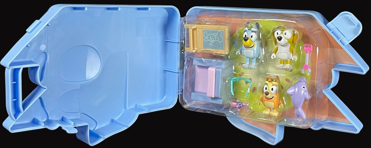 Bluey Deluxe Collector Case with Bluey and Friends 2.5-3 in Figures and Accessories Ages 3+